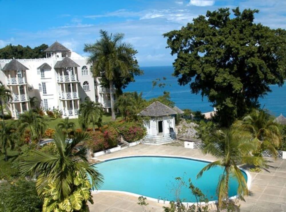 Skycastles Condominiums Ocho Rios Exterior photo