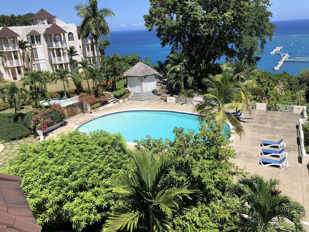 Skycastles Condominiums Ocho Rios Exterior photo