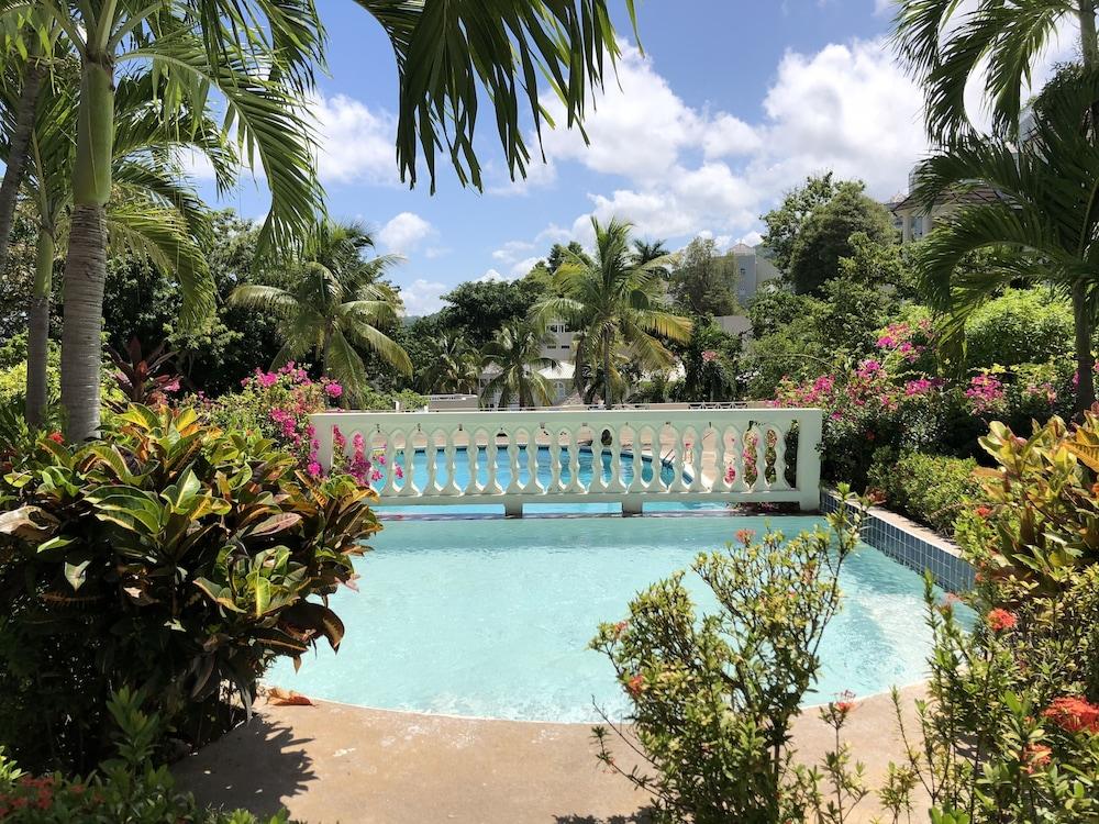 Skycastles Condominiums Ocho Rios Exterior photo