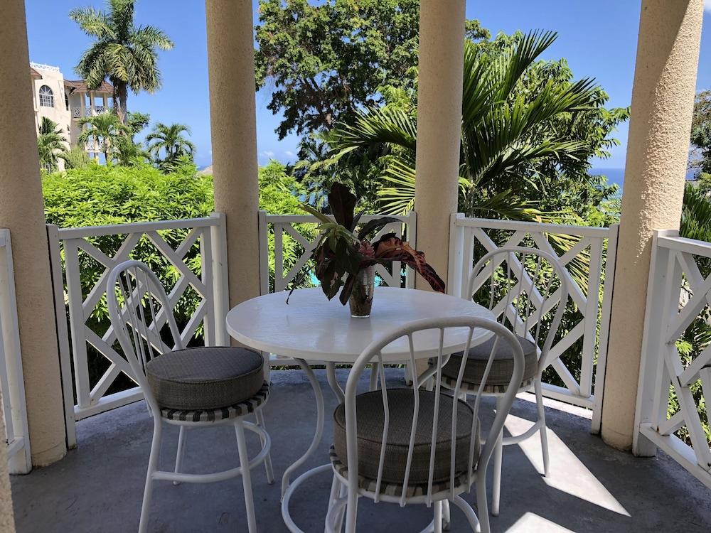 Skycastles Condominiums Ocho Rios Exterior photo