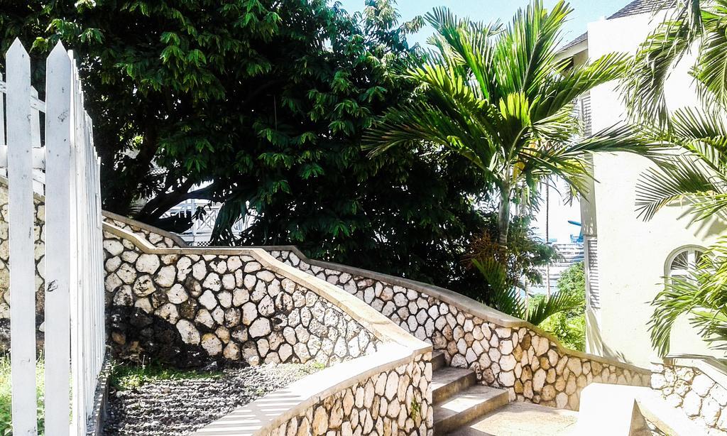 Skycastles Condominiums Ocho Rios Exterior photo